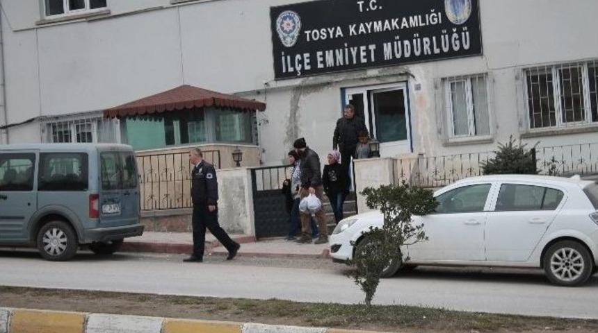 Kadın Hırsızlar Su&ccedil;&uuml;st&uuml; Yakalandı