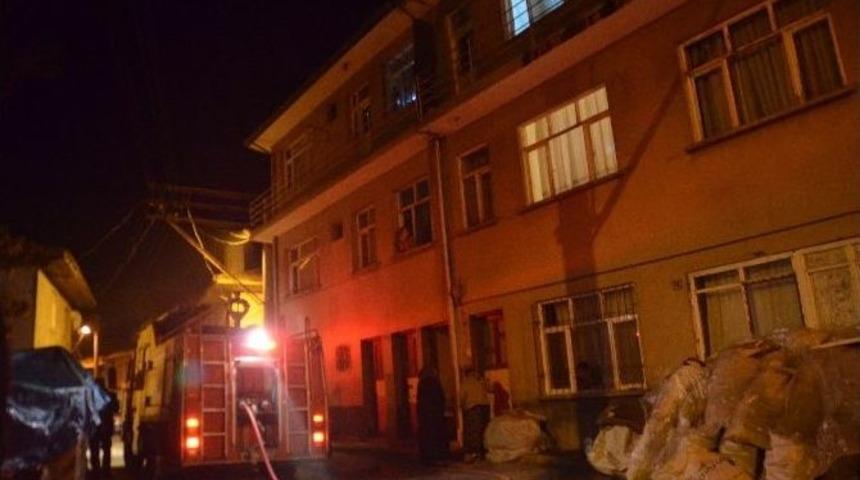 4 Katlı Binada &Ccedil;ıkan Yangın Panik Yaşattı