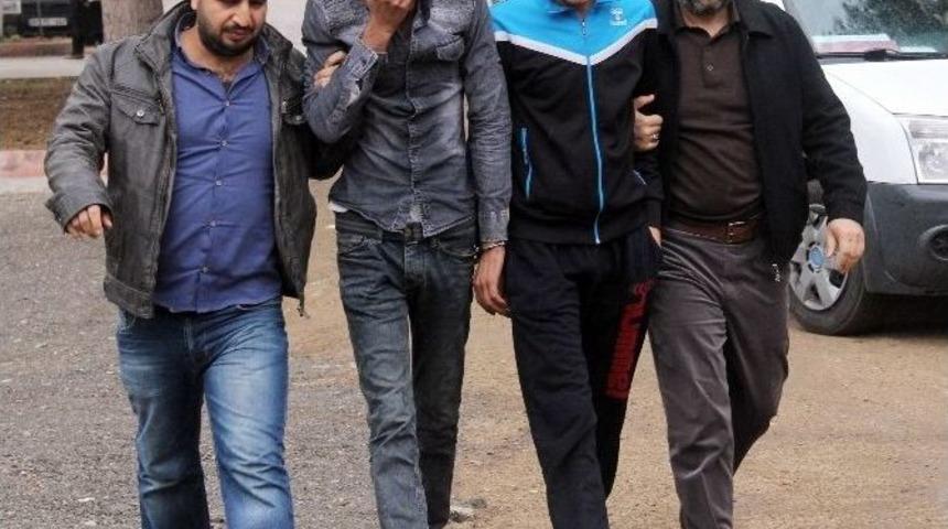 Benzin İstasyonundan Cep Telefonu &Ccedil;aldılar