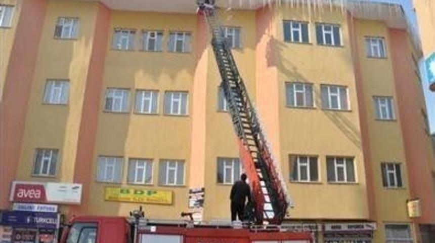 İtfaiyenin &rsquo;buz Kırma Timi&rsquo; G&ouml;rev Başında