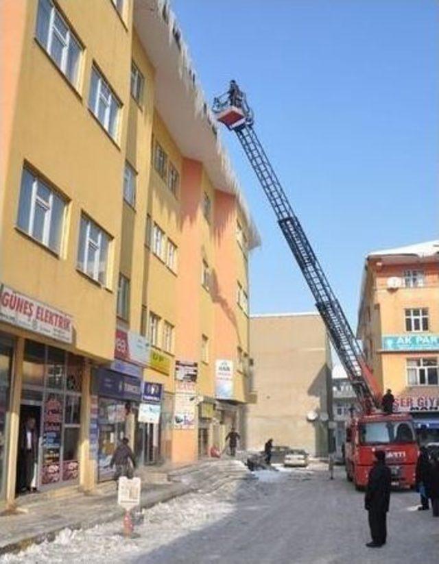 İtfaiyenin ’buz Kırma Timi’ Görev Başında