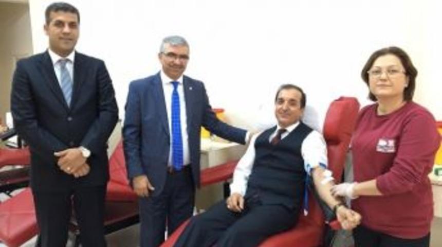 Adana Vali Yardımcısı Aydın&rsquo;dan 51. Kan Bağışı