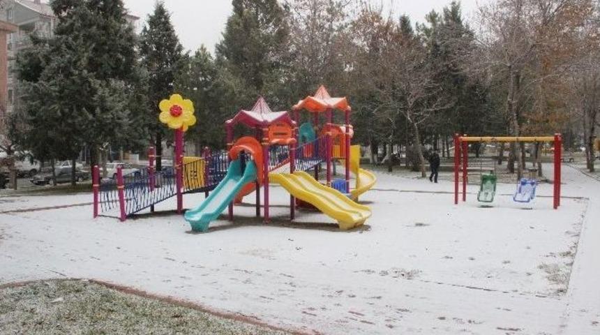 Karaman&rsquo;a Mevsimin İlk Karı D&uuml;şt&uuml;