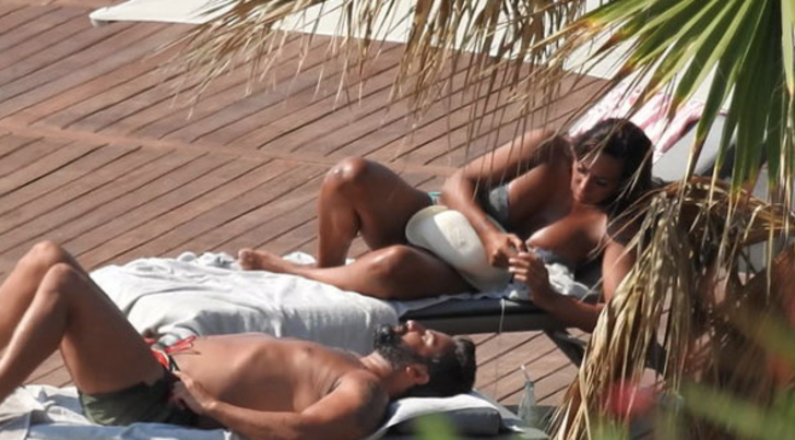 Aşka geldiler! Asena'yı öpücüklere boğdu  G5