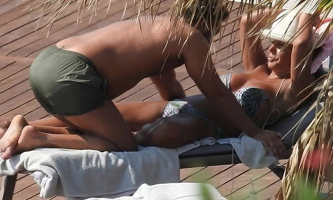 Aşka geldiler! Asena'yı &ouml;p&uuml;c&uuml;klere boğdu 