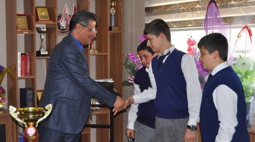 Masa Tenisi Şampiyonları Milli Eğitim M&uuml;d&uuml;rl&uuml;ğ&uuml;nde