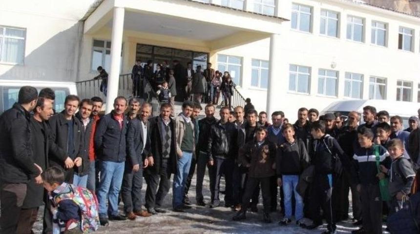 Temizlik &Ccedil;alışanı Olmayan Okul &Ccedil;&ouml;pl&uuml;ğe D&ouml;nd&uuml;