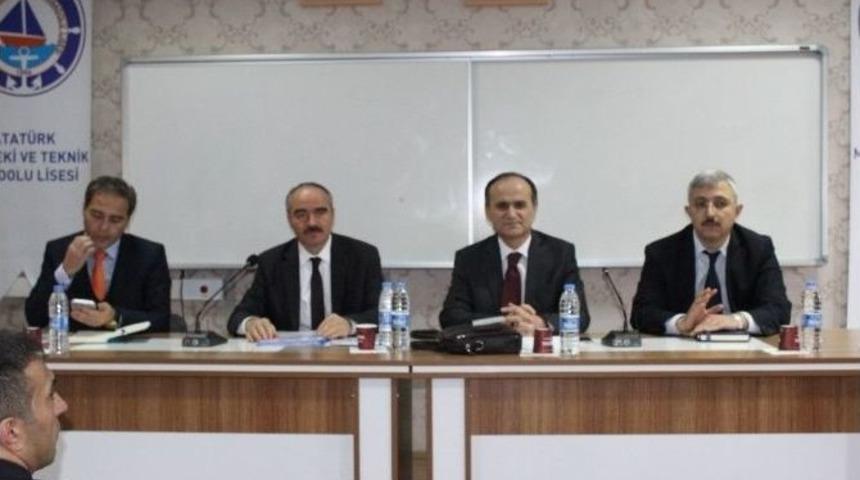 İl&ccedil;e Milli Eğitim M&uuml;d&uuml;rleri Toplantısı