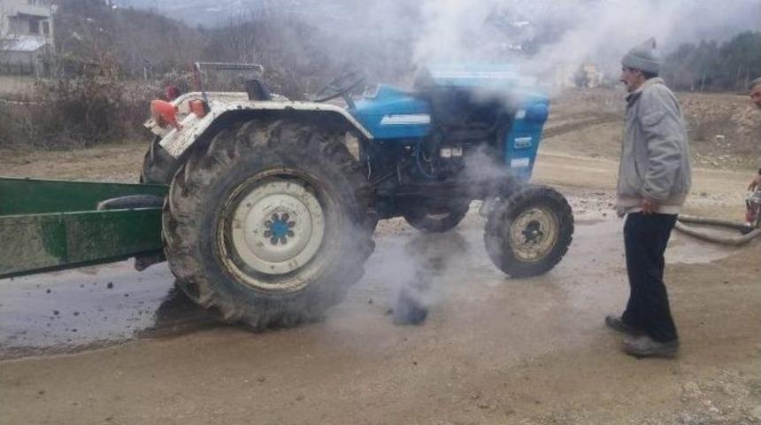 Seyir Halindeki Trakt&ouml;r Alev Aldı