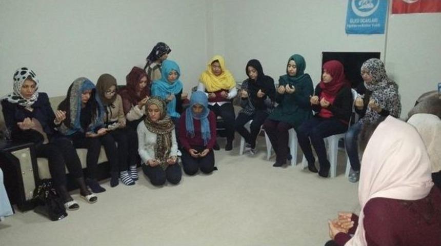 Asenalar Her Perşembe Akşamı Bir Araya Geliyor