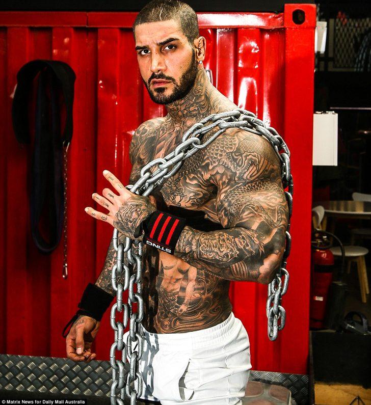 Kendisini 'Müslüman asker' olarak tanıtmıştı! Yine ortaya çıktı G1