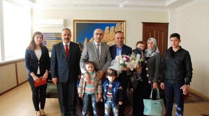 Vali Demirtaş, G&ouml;&ccedil;men Aileyi Makamına Kabul Etti