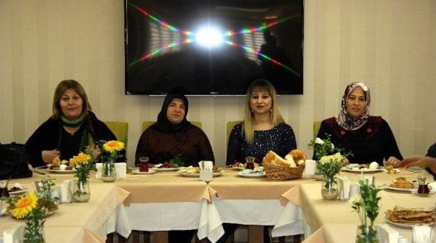 Ak Partili Bayanlar Bir Araya Geldi