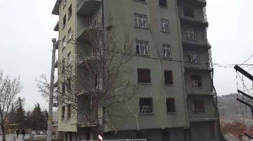 Eski Emniyet M&uuml;d&uuml;rl&uuml;ğ&uuml; Binası Yıkılmayı Bekliyor