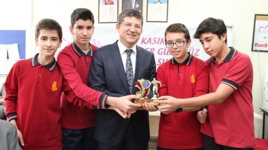 Başkan Subaşıoğlu&rsquo;na &Ouml;ğrencilerden &Ouml;d&uuml;l