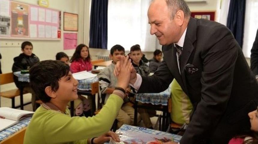 Vali &Ccedil;akacak, Silifke&rsquo;de &Ouml;ğrencilerle Buluştu