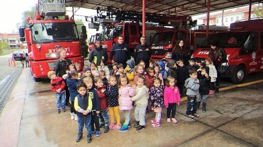 İtfaiyeciler Minik Misafirlerini Ağırladı