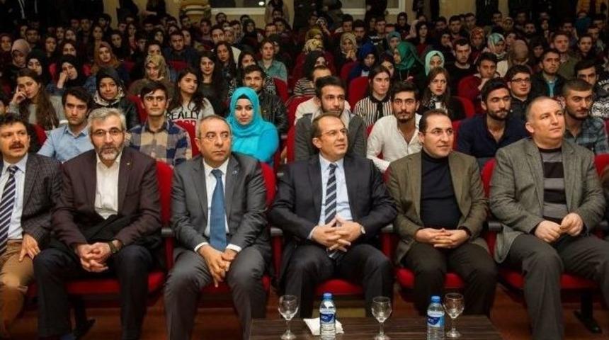 Vali Taşyapan &Ouml;ğrencilere Tecr&uuml;belerini Aktardı