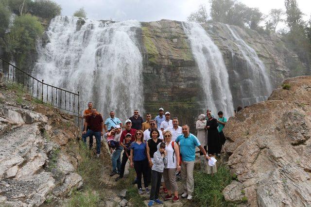 Tortum Şelalesi'ne ziyaretçi akını