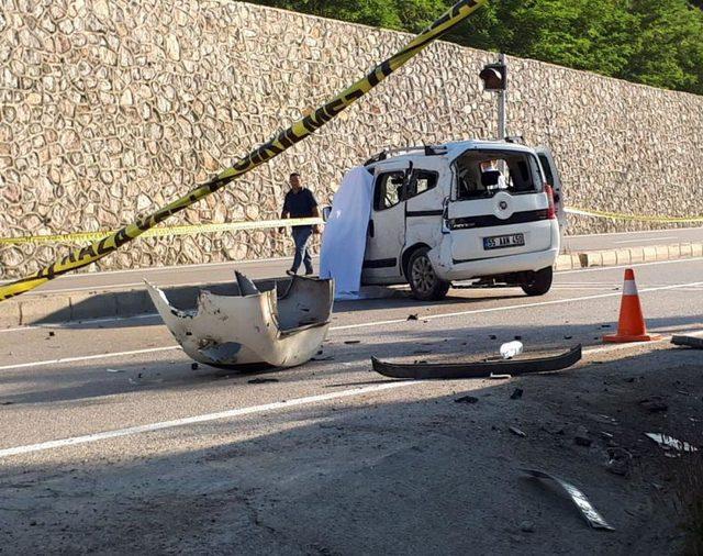 Hafif ticari araç duvar ile bariyerlere çarptı: 1 ölü, 1 yaralı