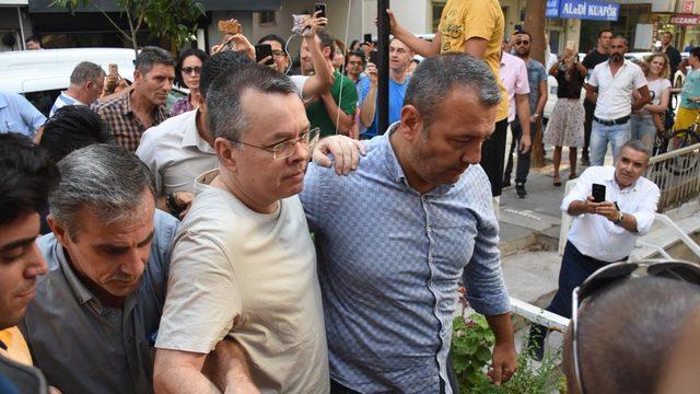 Pastör Andrew Brunson, İzmir'de ev hapsinde tutuluyor.