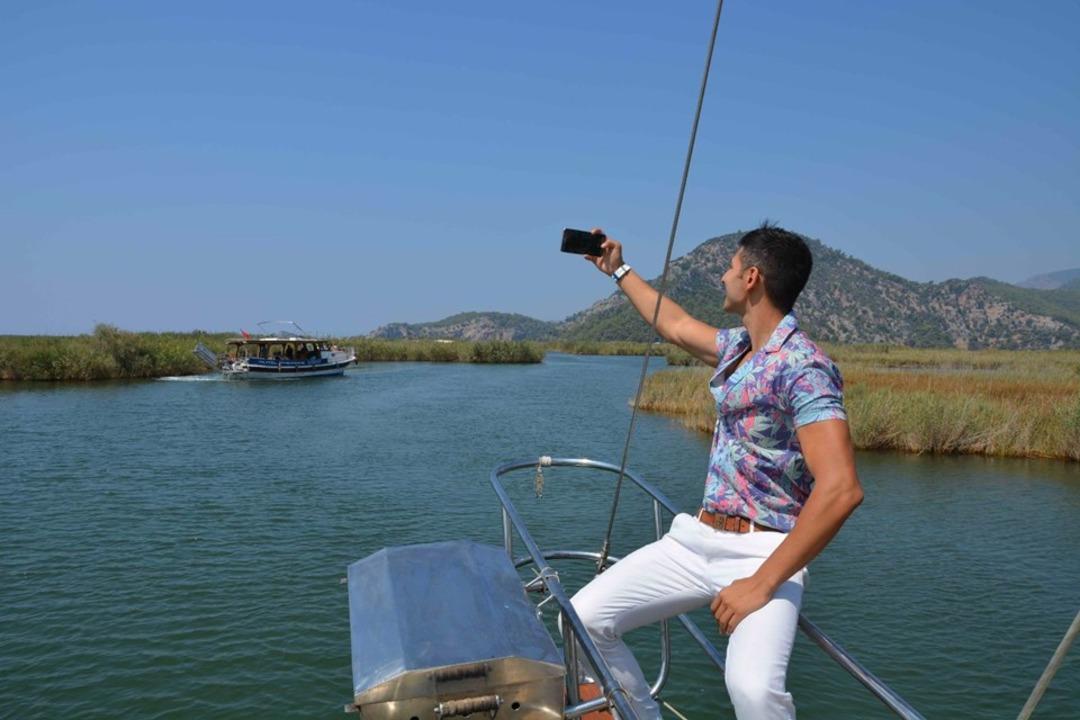 Onun işi tatil yapmak