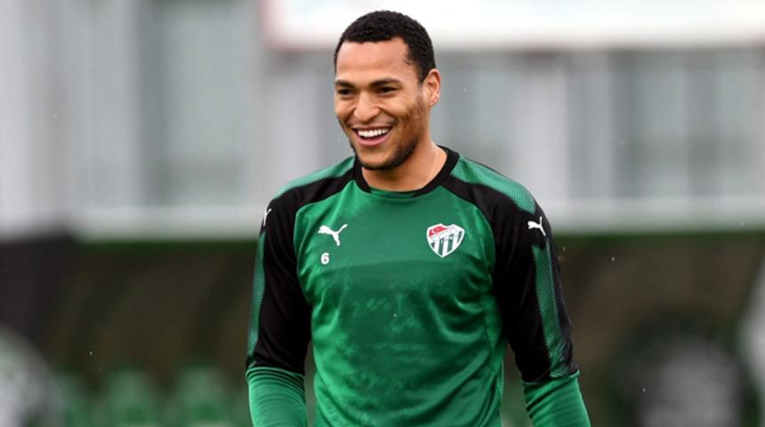 Göztepe, Bursaspor'dan Titi ile anlaşma sağladı