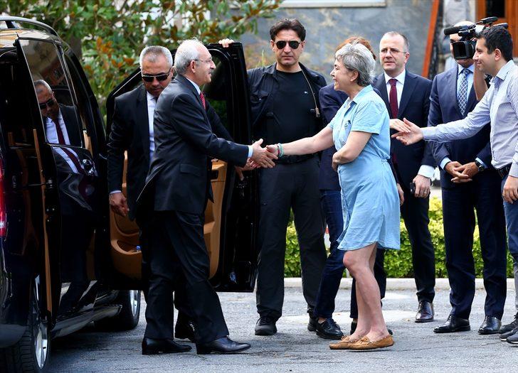 Kılıçdaroğlu, Enis Berberoğlu'nun eşini ziyaret etti G5