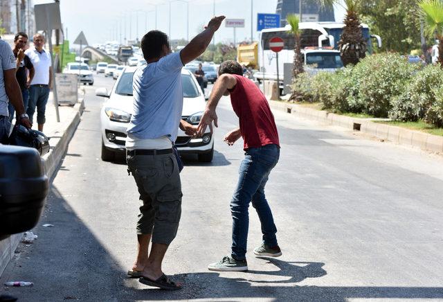 Sürücü ve eşi tartışırken otomobil takla attı