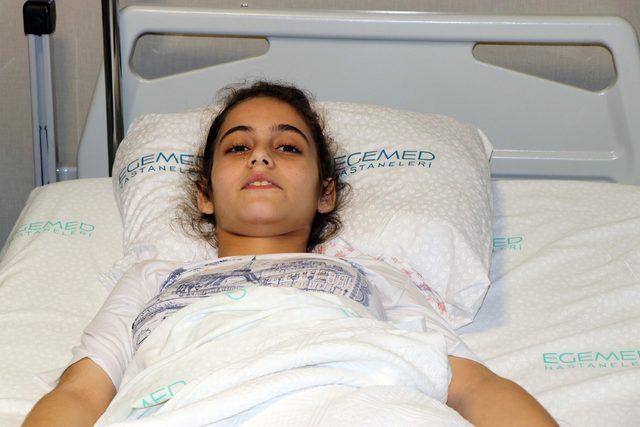 Suriyeli Emine'nin yürüyebilmesi için fizik tedaviye başlandı