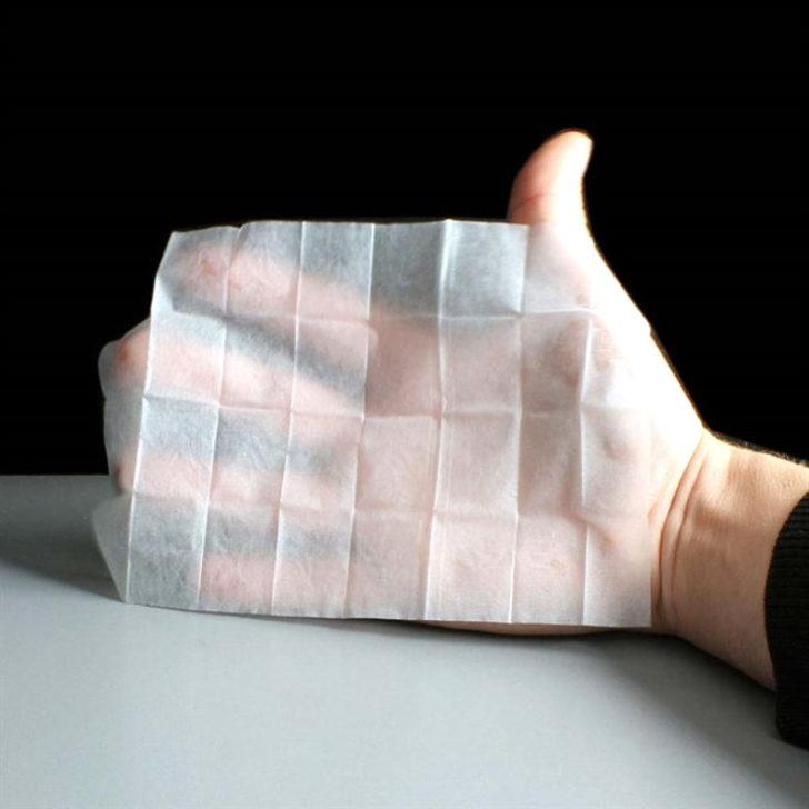 Islak mendille ağzını sildi, bu hale geldi! G2