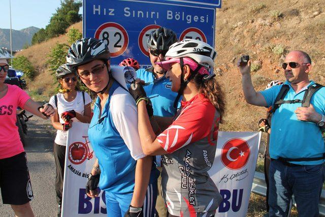 Kadın bisikletçilerin taşıdığı Türk bayrağı, Amasya'ya ulaştı