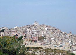 İtalya’nın Mussomeli kentinde yazlık evler 1 Euro