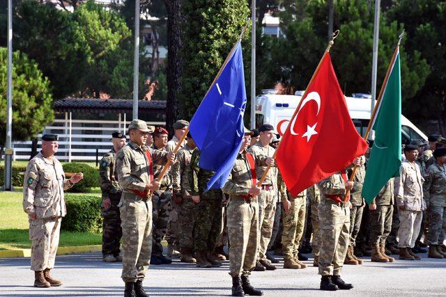 NATO Müttefik Kara Komutanlığı'nda devir teslim töreni yapıldı