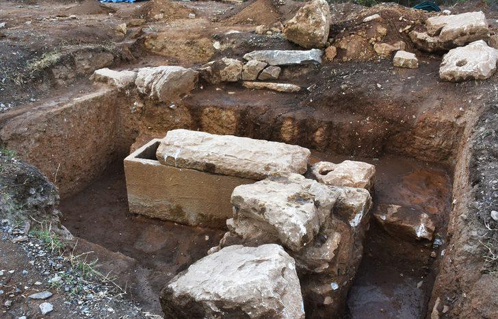 Elektrik kazısı yaparken tarihi eser buldular G5