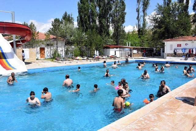 Sivas'ın 'doktor balıkları'na yoğun ilgi