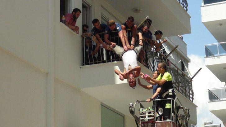 Antalya'da korku dolu dakikalar! Kriz geçirip kendini eve kilitledi, polise zor anlar yaşattı G1