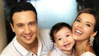 Hatice Şendil ve Burak Sağyaşar'dan mutlu aile pozu