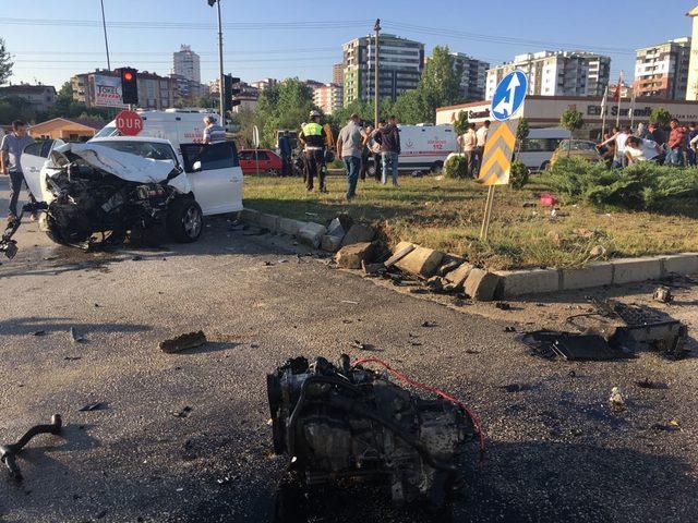 Tatil yolunda kaza: Anne ile oğlu öldü, 9 yaralı