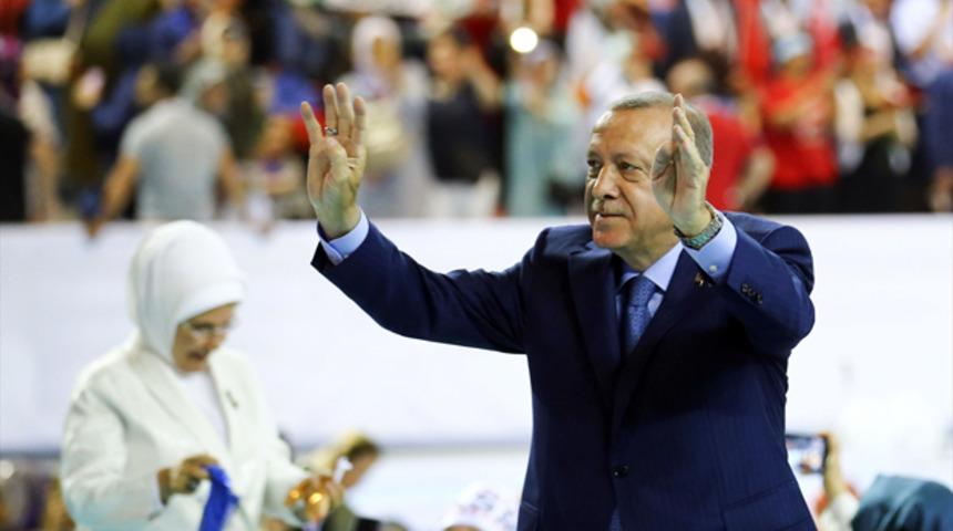 Son dakika! Cumhurbaşkanı Erdoğan: Türk ekonomisine yönelik saldırılarda en büyük güvencemiz milletimizin azmi!