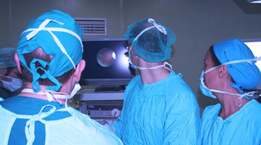 T&uuml;rkiye'de yalnızca bir tane bulunan tıbbi aleti &ccedil;aldılar