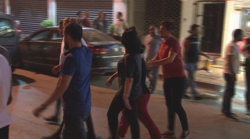 Maltepe'de laf atma kavgası il&ccedil;eyi karıştırdı! Yakmaya &ccedil;alıştı