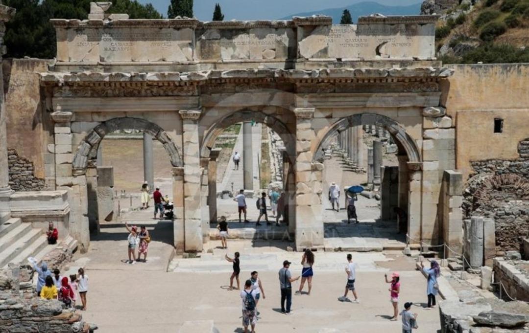 Efes'te 8500 yıllık yolculuk 