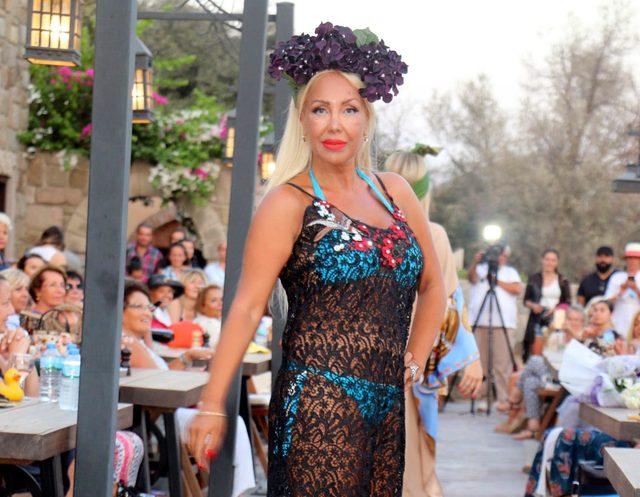 Bodrum da  Kadın ve &Ccedil;i&ccedil;ekler  defilesi 2