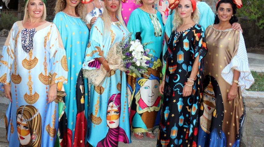 Bodrum'da 'Kadın ve &Ccedil;i&ccedil;ekler' defilesi