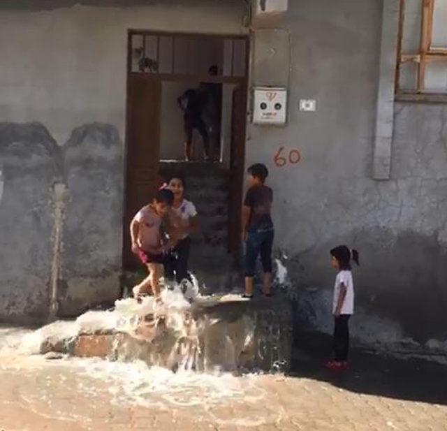 Şanlıurfa’da boru patladı; evleri su bastı