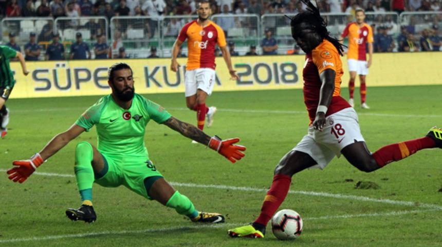 Bafetimbi Gomis'ten ka&ccedil;an penaltı sonrası olay paylaşım