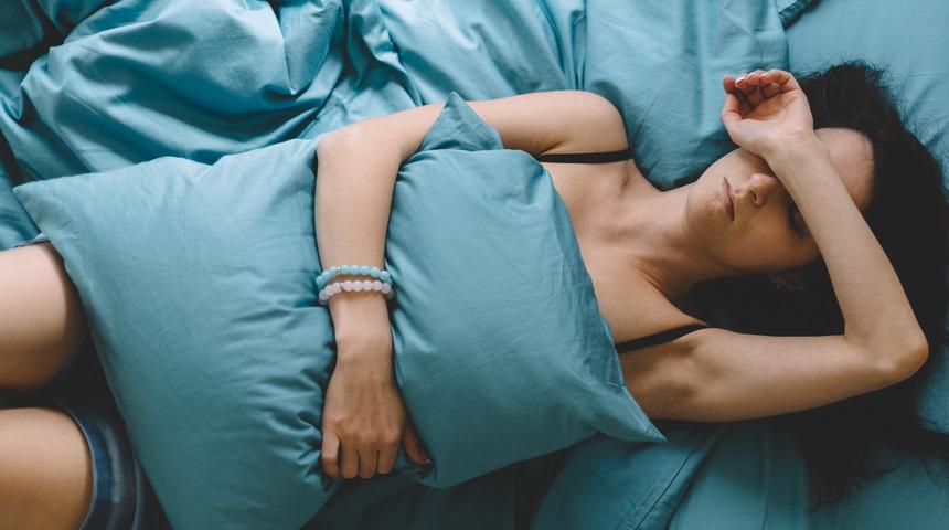 Şiddetli adet sancısı neden olur? Şiddetli adet sancısı nasıl geçer? Şiddetli adet sancısını ne keser?