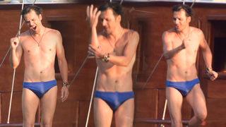 Ailesiyle tatil yapan Mehmet Günsür dansıyla dikkat çekti