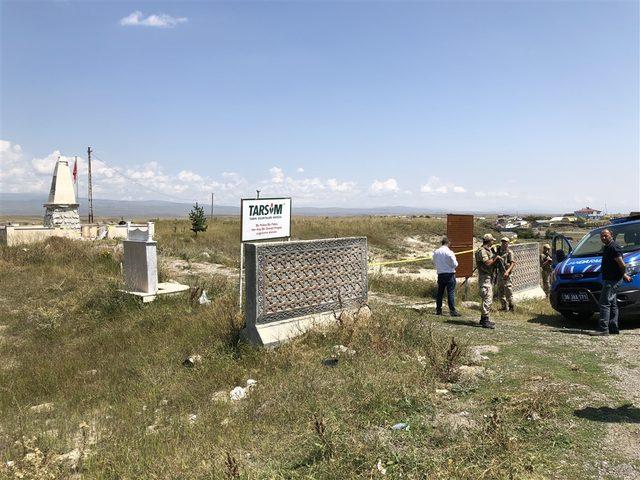 Kars'ta şehitler anıtına saldırı